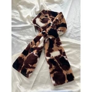 Sprigs Faux Fur Pull-Through Scarf with Zipper Pocket Camo NWOT